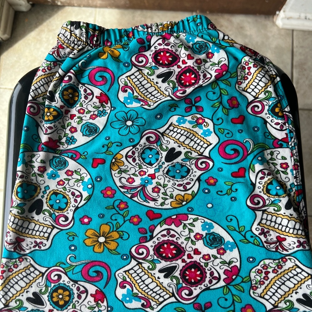 Blue skull leggings. 3X-5X